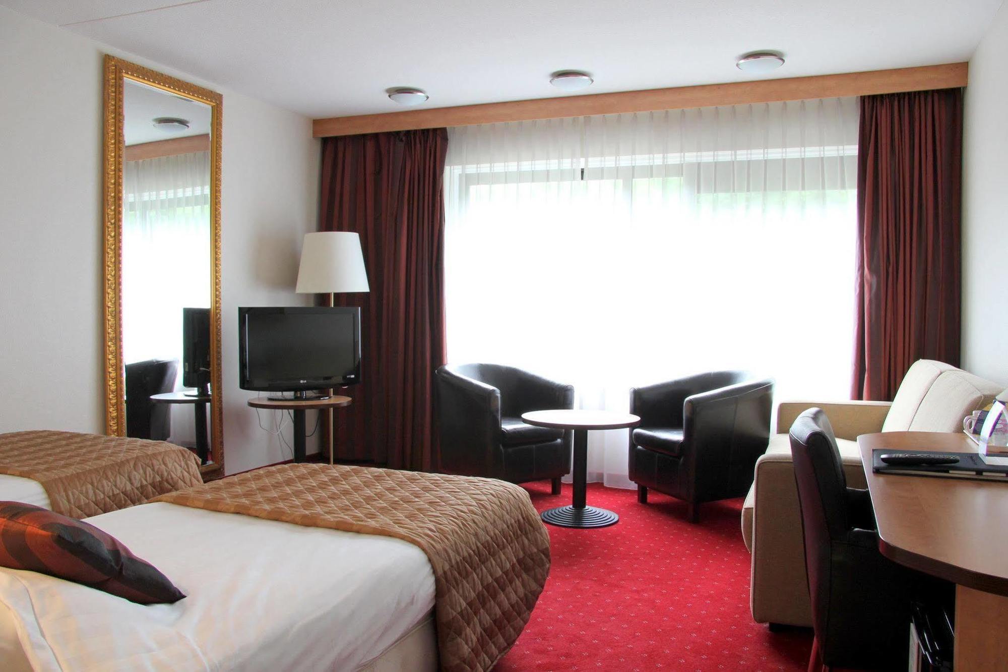 บาสเตียน โฮเต็ล อะเปลดอร์น เฮ็ท ลู Hotel อาเพลดอร์น ภายนอก รูปภาพ